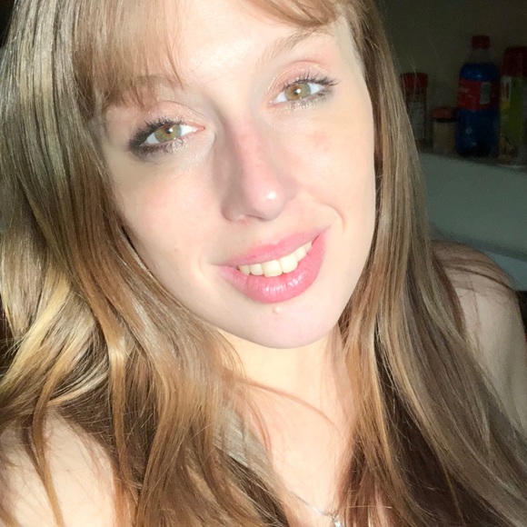 Meet your Posher, Kayla - Picture 5 of 5